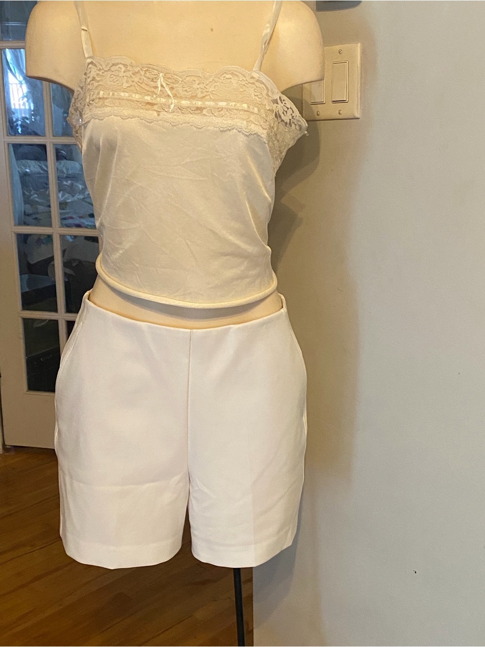 High-Rise White Tailored Women's Shorts - Picture 8 of 9